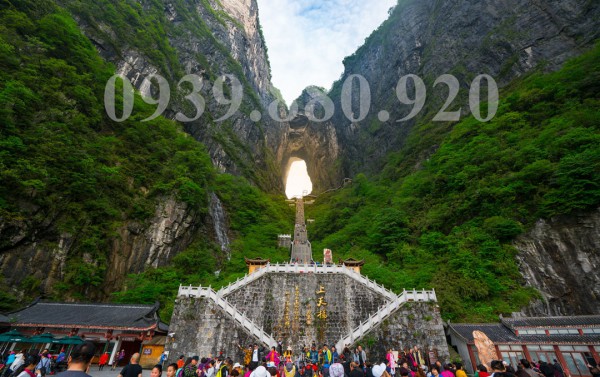 Tour Trung Quốc 6 Ngày 5 Đêm: Phượng Hoàng Cổ Trấn Trương Gia Giới Thiên Môn Sơn Vườn Gấu Trúc